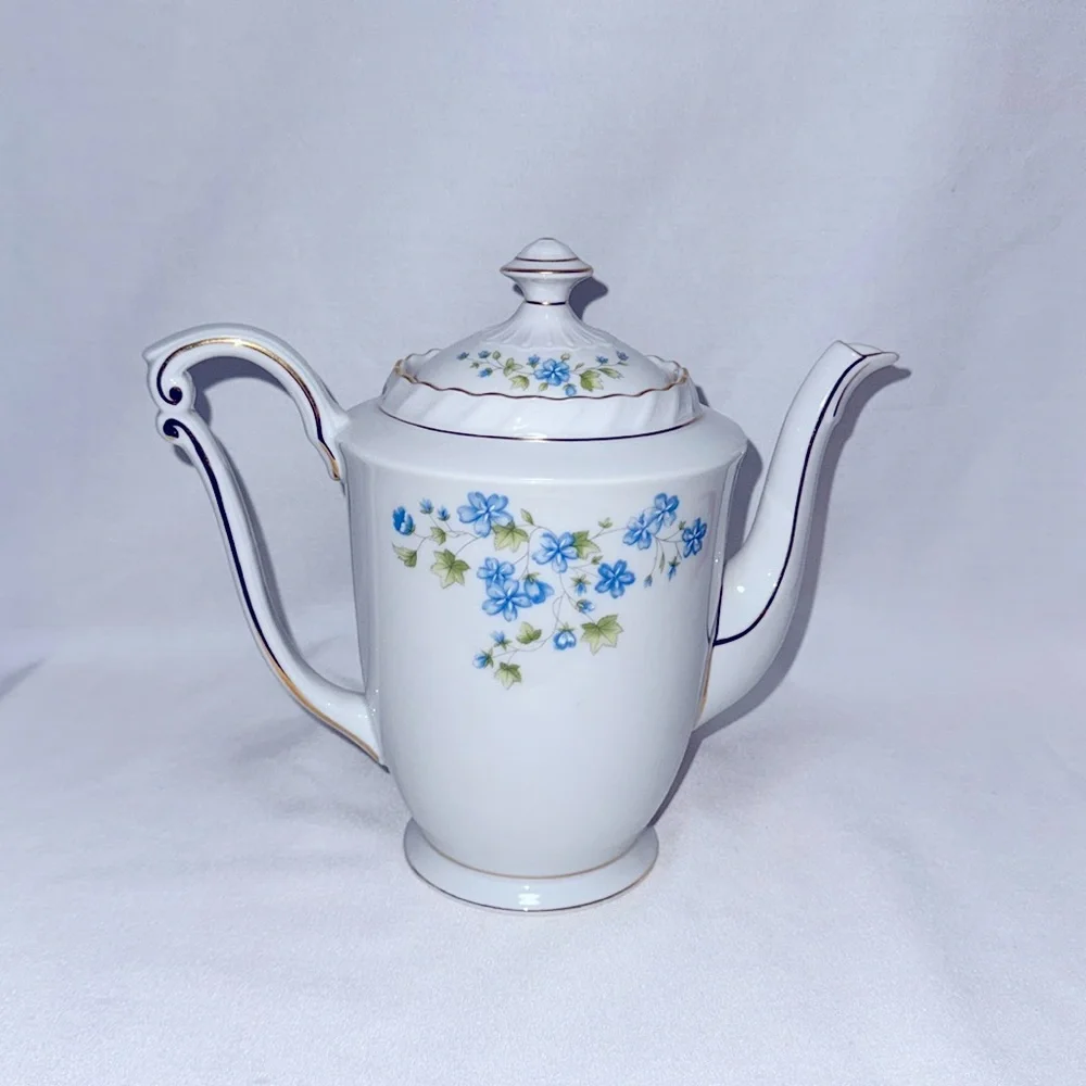 Large tea pot by KRAUTHEIM K&A Selb Bavaria Germany Cellini Sonnet design. - Picture 1 of 5